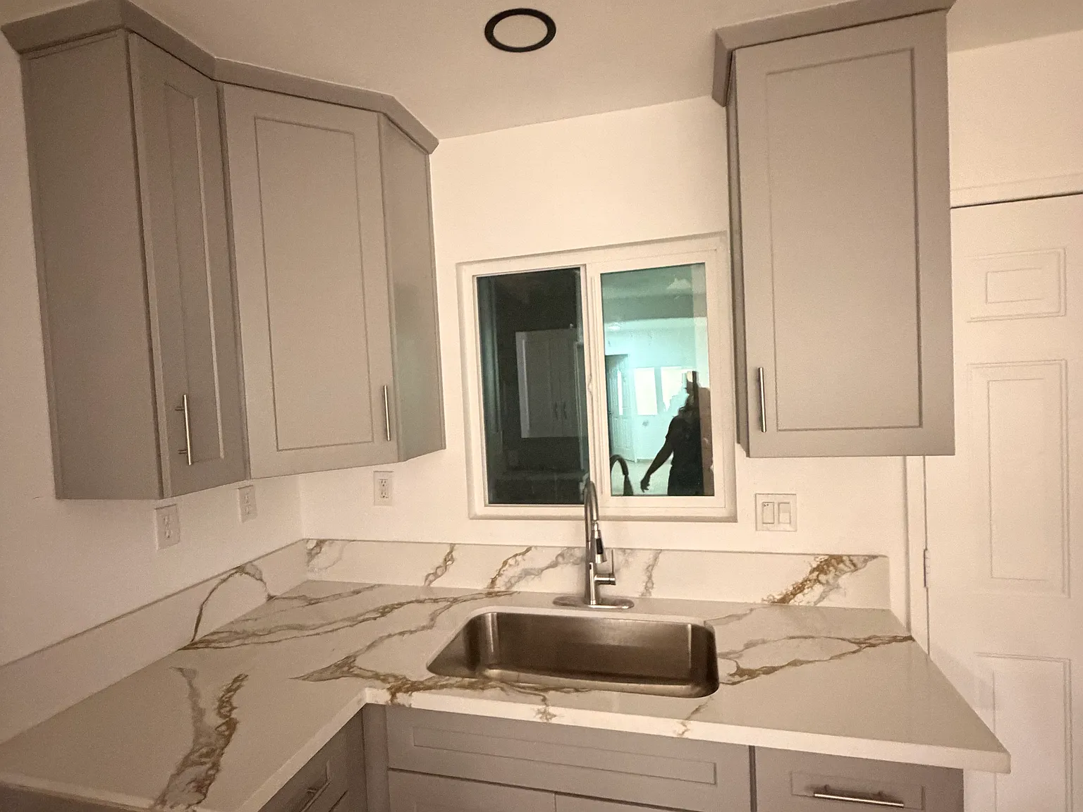 3 bed, 1135 sqft, $3,200 — Photo 3