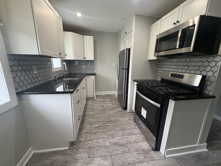 155 W Main St #3C — Photo 1