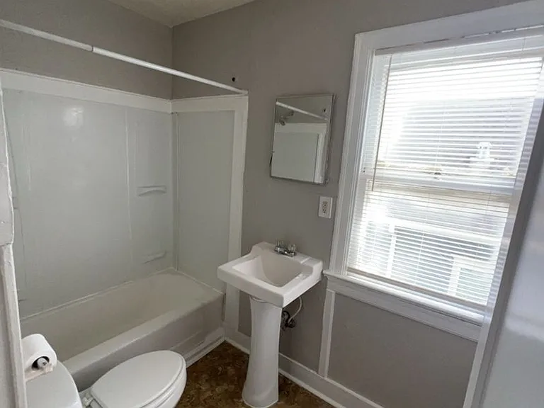 1552 Lombardy St — Photo 27