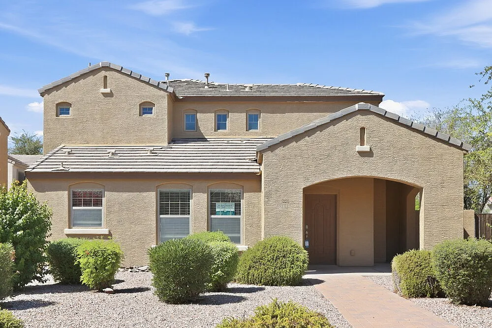 3 bed, 2.5 bath, 1488 sqft, $2,305 — Photo 1