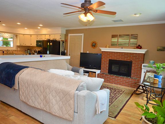 4th image of 226 Center Drive