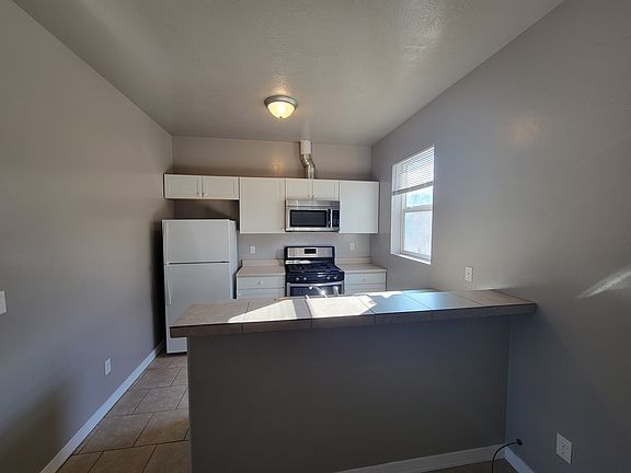 3rd image of 315 10th Ave N