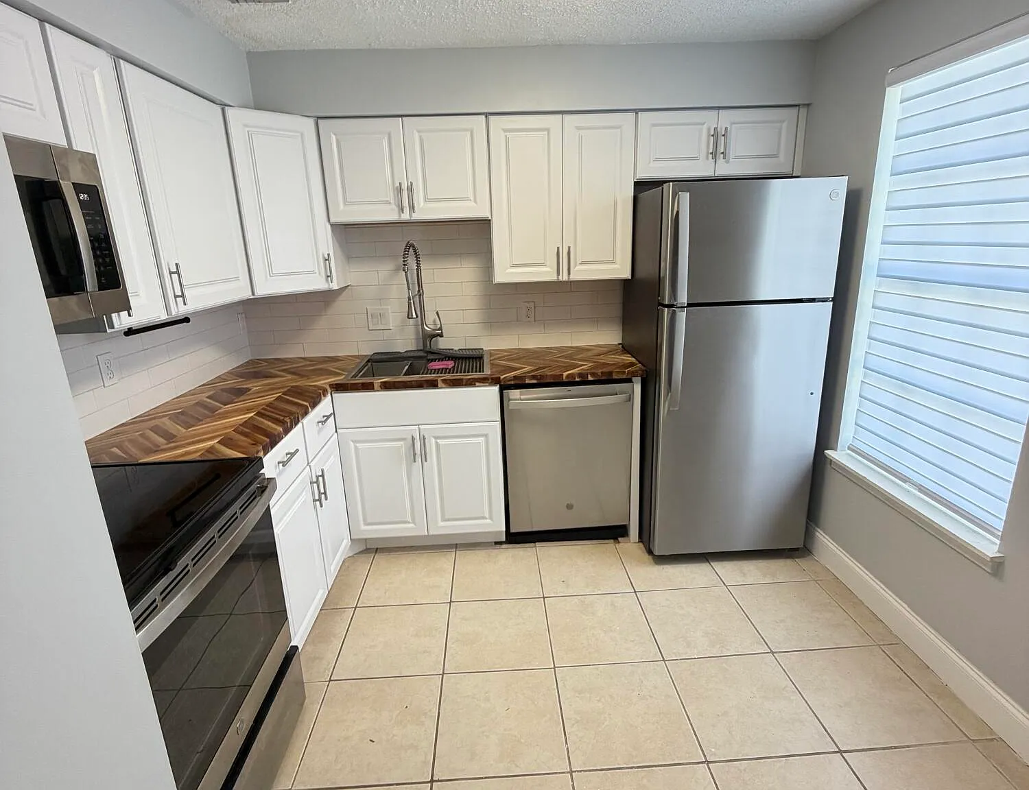 2 bed, 1.0 bath, 800 sqft, $2,300 — Photo 4