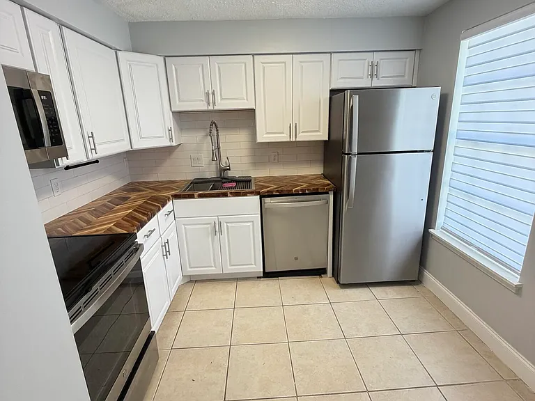 317 Georgian Park Dr — Photo 4