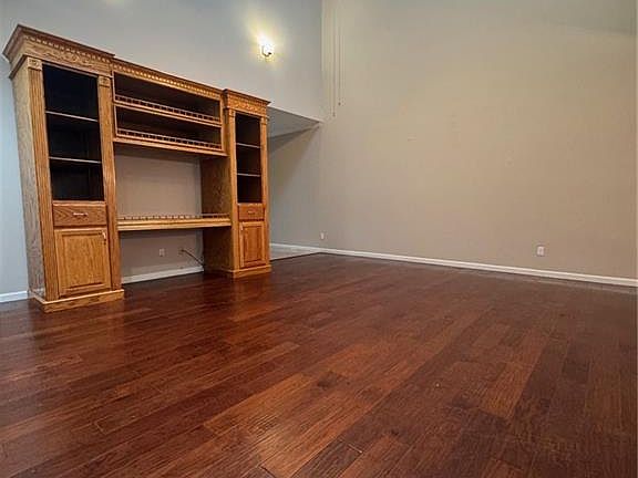 5th image of 405 Versailles Blvd #2