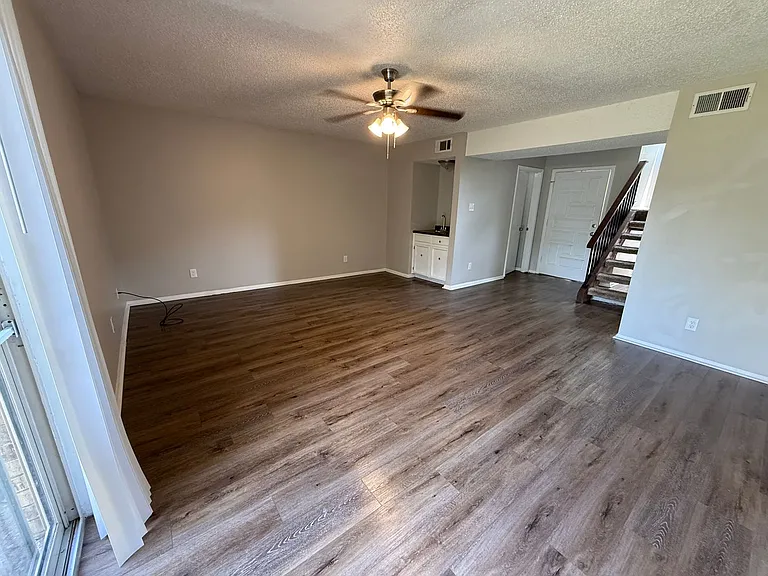 32 Del Tara Dr — Photo 5