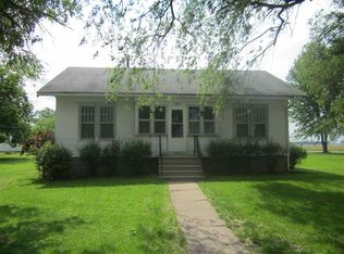 208 N Hayes Rd, Easton, IL 62633