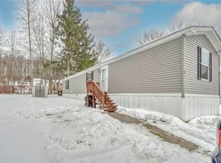 5 Apple Ln, Williamson, NY 14589