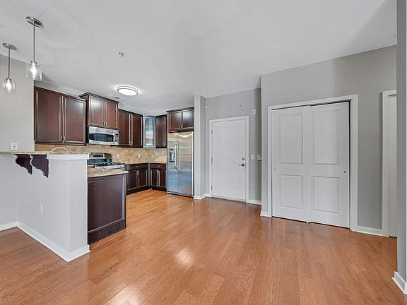 4th image of 443 2nd St APT 203