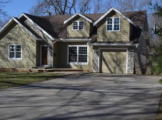 1911 SW Collins Ave, Topeka, KS 66604