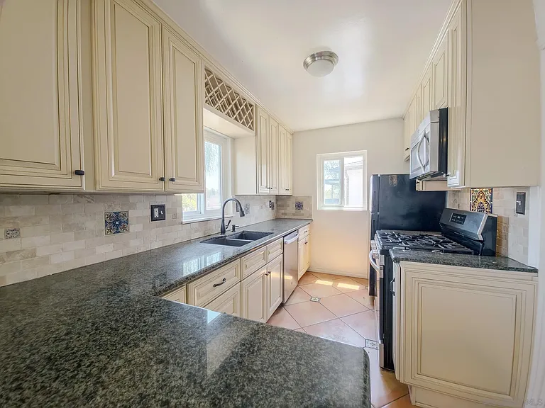 4635 Virginia Ave — Photo 4
