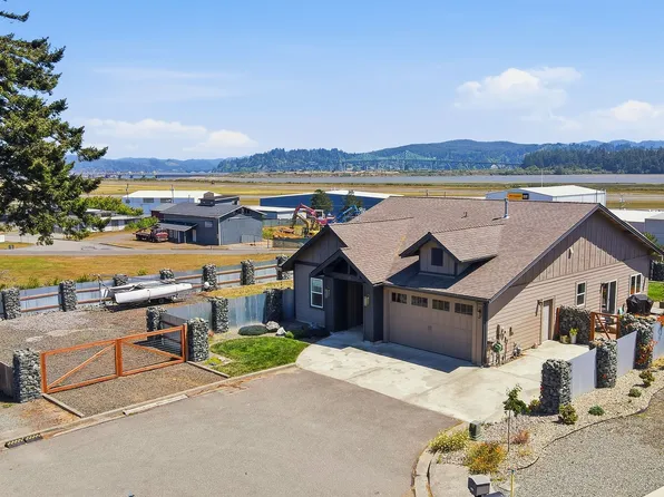 1611 Ash St, North Bend, OR 97459