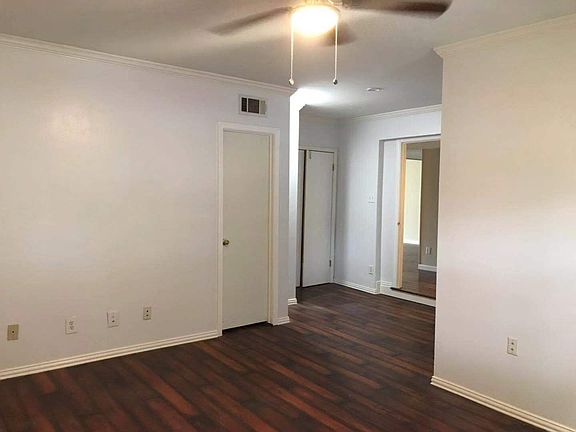 2nd image of 2528 Magnolia Ln