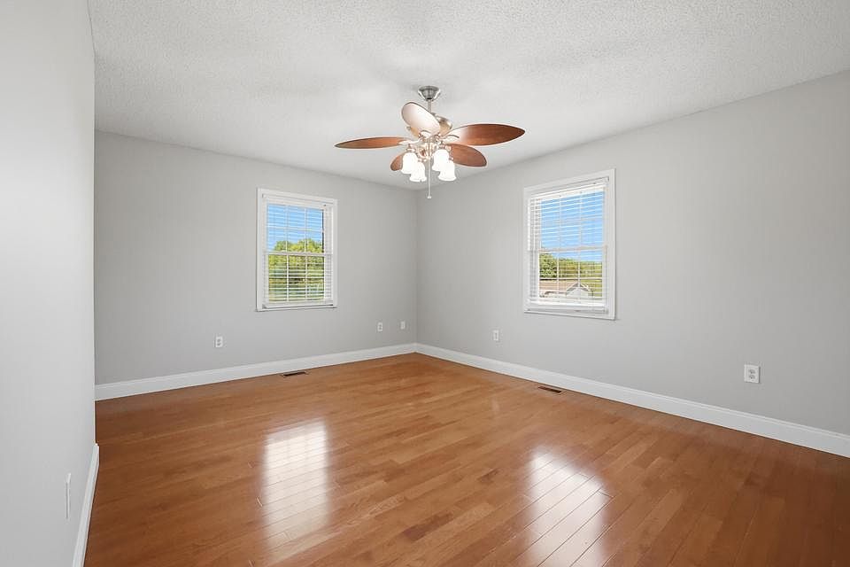 1st image of 467 Oakmont Rd