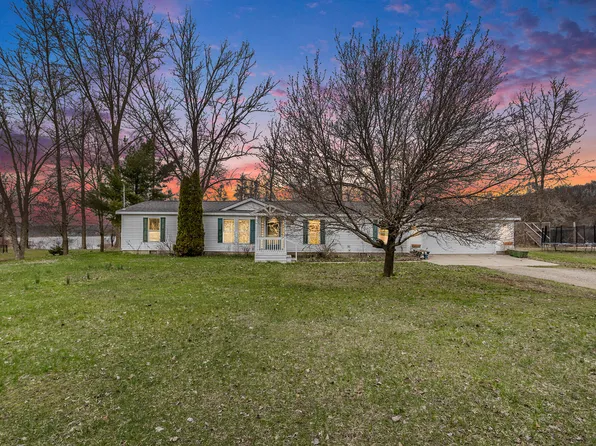 5814 Osceola Dr, Delton, MI 49046