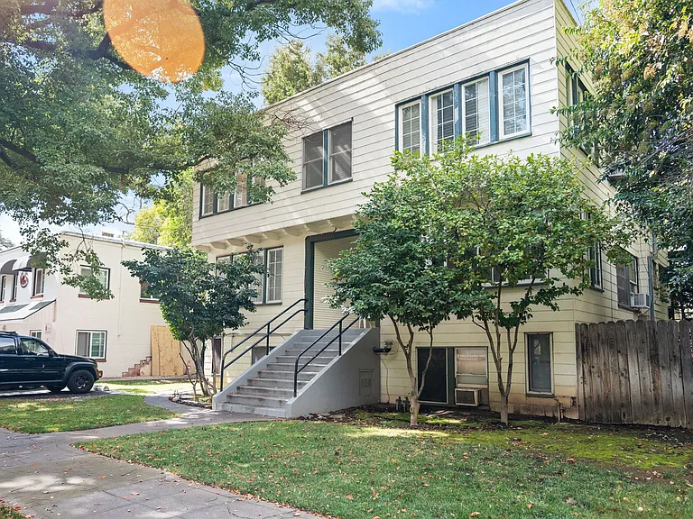 1121 & 1129 Magnolia Ave — Photo 5