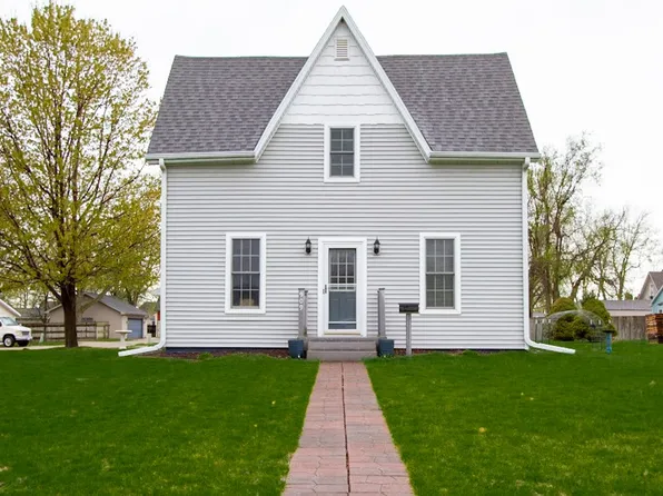 909 W 4th St, Pella, IA 50219
