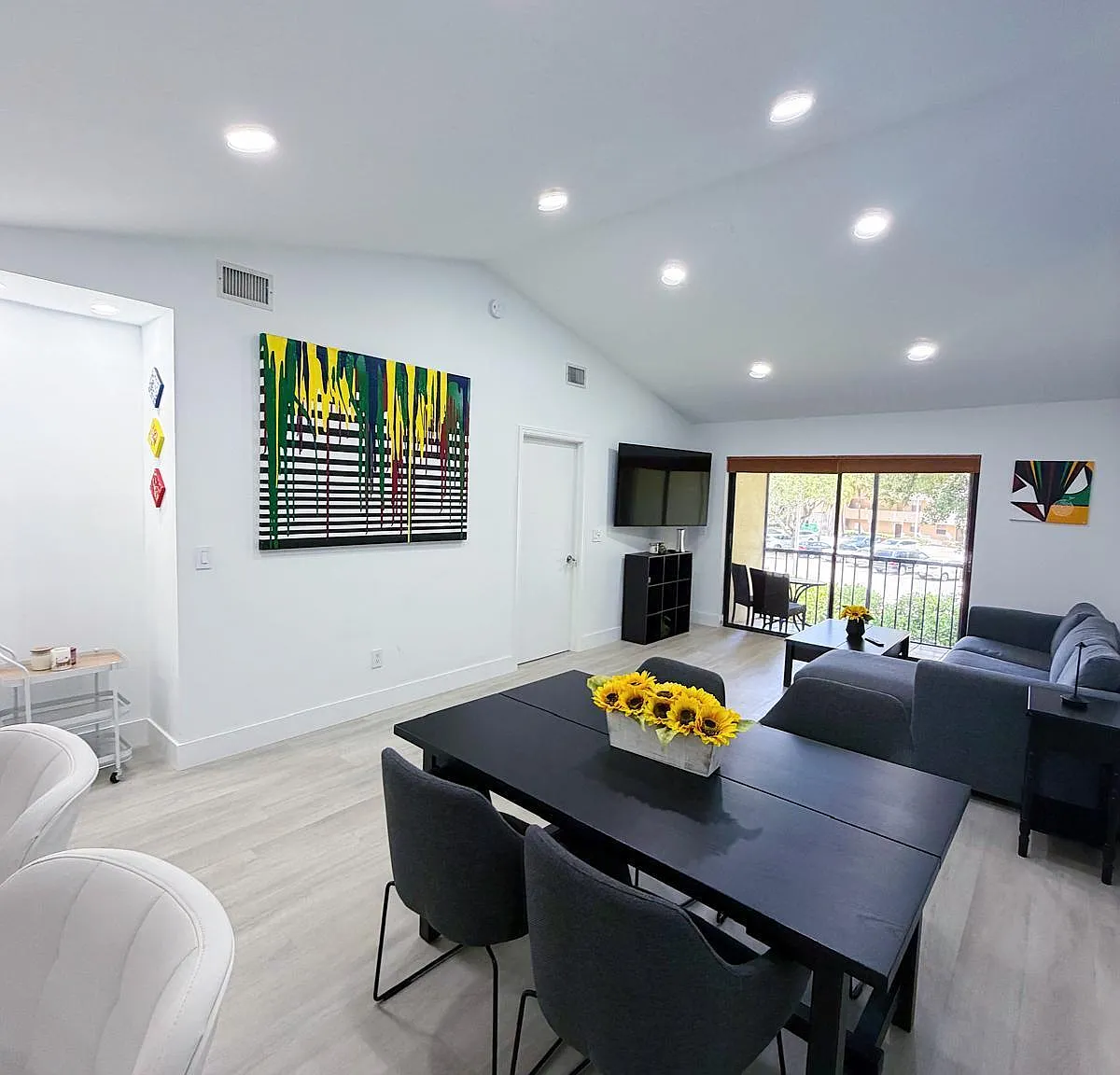 2 bed, 2.0 bath, 1200 sqft, $2,300 — Photo 4