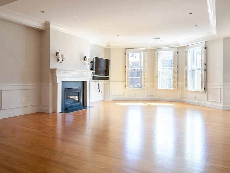 15 Marlborough St #4 — Photo 3