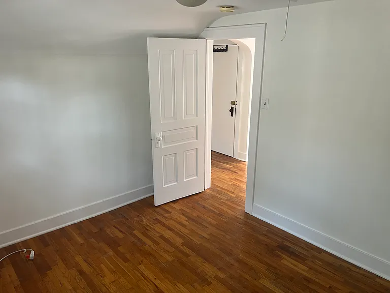 912 Wayne St — Photo 4
