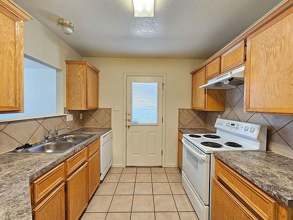 4th image of 3001 Dannen Ct #A