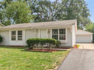16 Galewood Dr, Bolingbrook, IL 60440