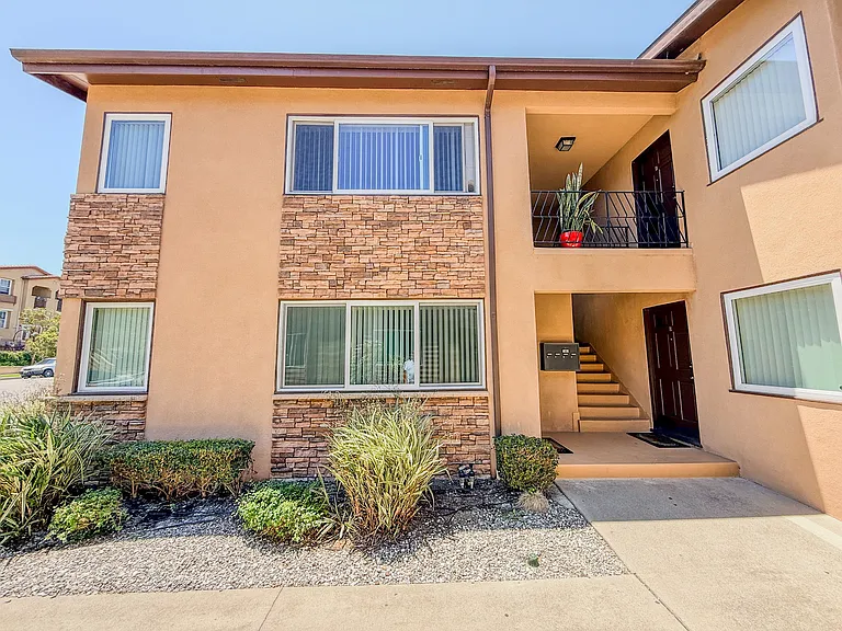 2721 Cabrillo Ave #A — Photo 3