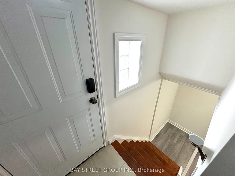 131 Allanford Rd — Photo 2