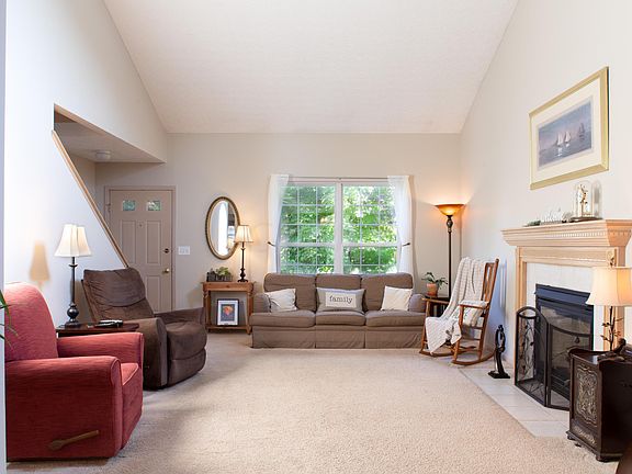 3rd image of 336 Pecan Ct
