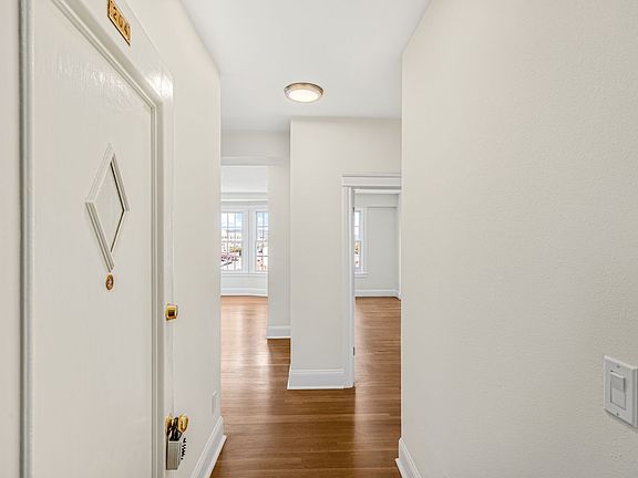 4th image of 990 Bay St APT 204