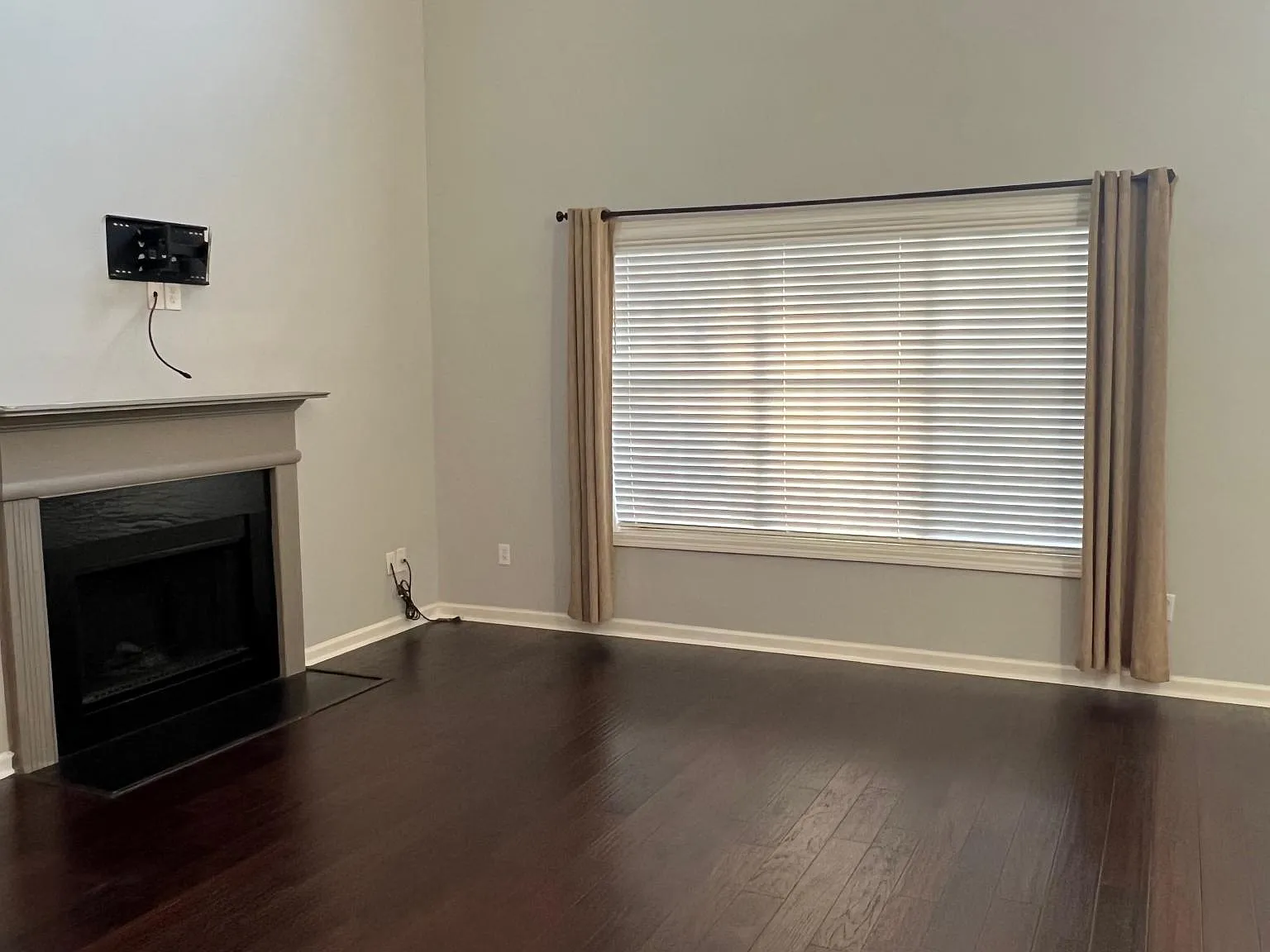 4 bed, 2500 sqft, $2,900 — Photo 4