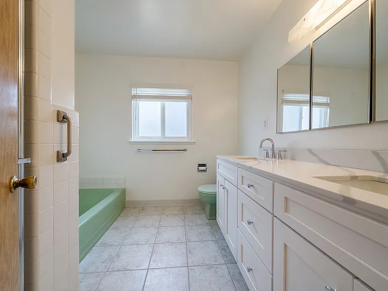 962 N Calmgrove Ave — Photo 66
