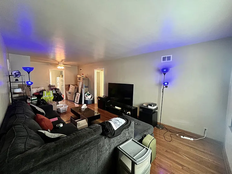 4290 N Wilson Dr — Photo 2