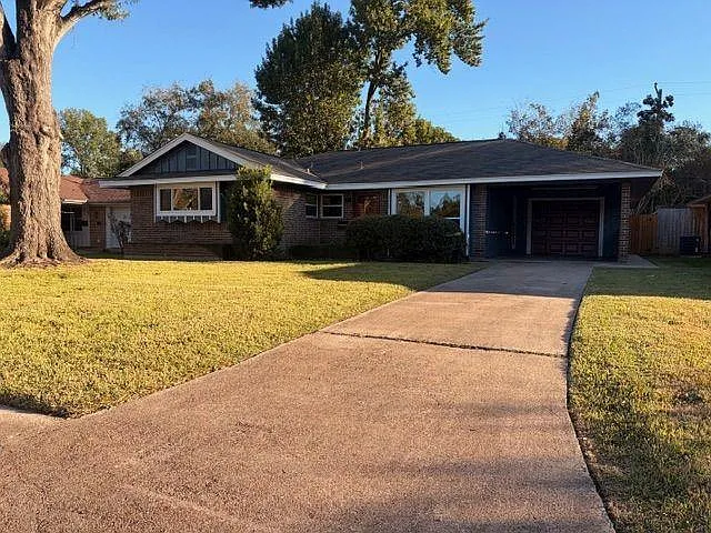 3 bed, 1.5 bath, 1082 sqft, $2,150 — Photo 1