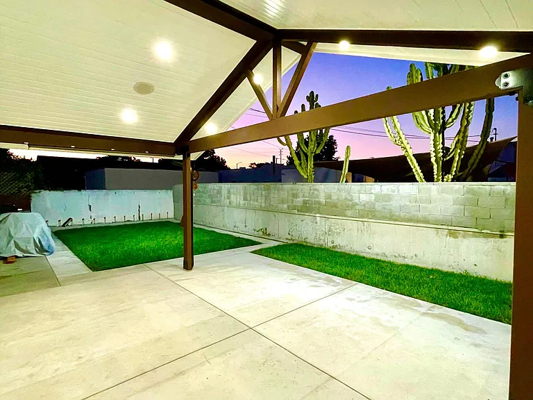 1241 E Michelson St — Photo 10
