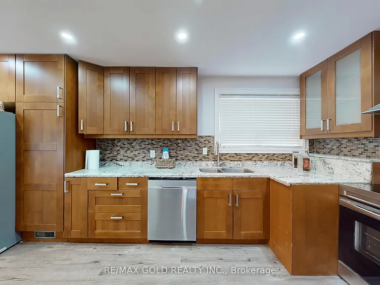 189 Kingsview Blvd — Photo 16