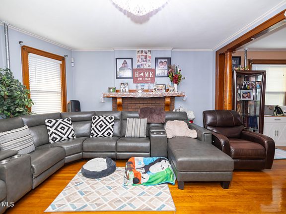 3rd image of 1719 Eastern Parkway