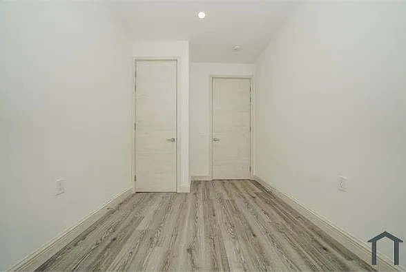 1046 E 213th St #2 — Photo 12