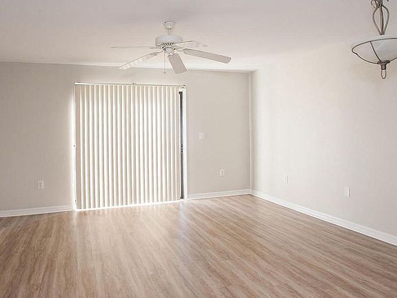Living/dining area
