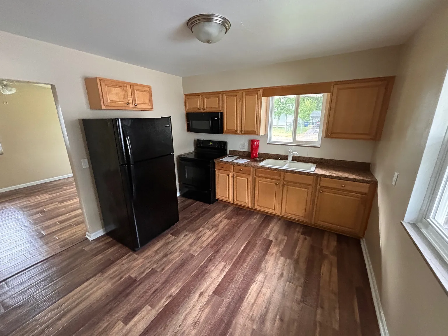 3 bed, 1.5 bath, 925 sqft, $1,285 — Photo 3