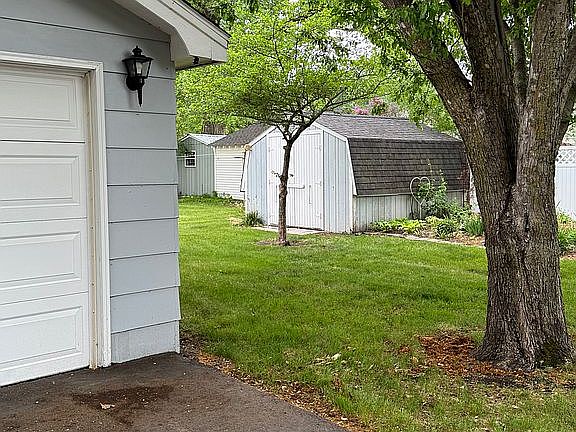 Additional shed out back.