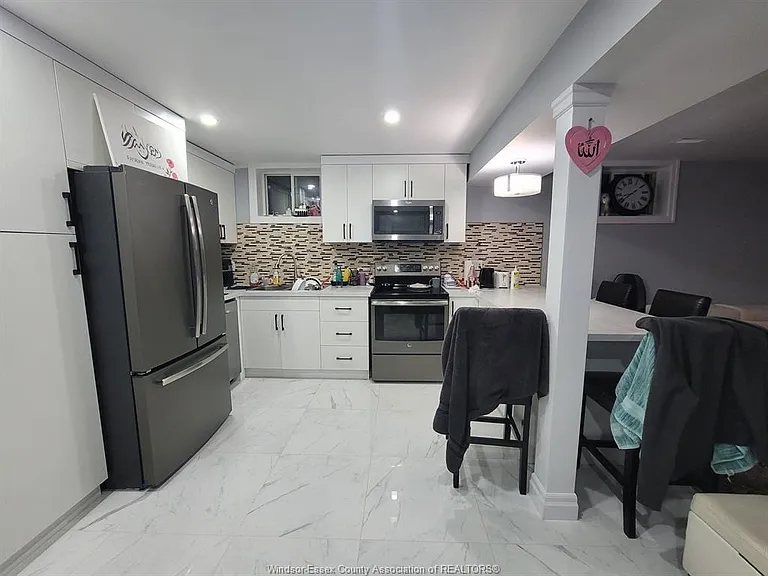 2252 Dandurand Ave #LOWER — Photo 3