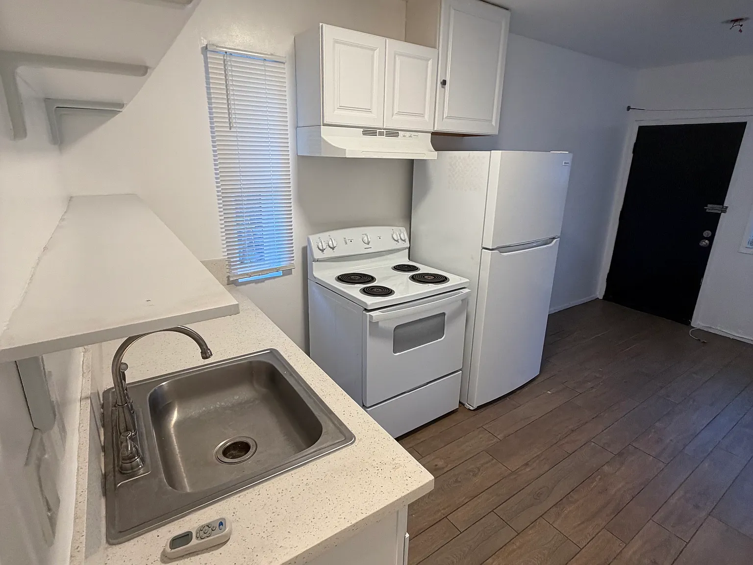 2 bed, 995 sqft, $1,999 — Photo 3