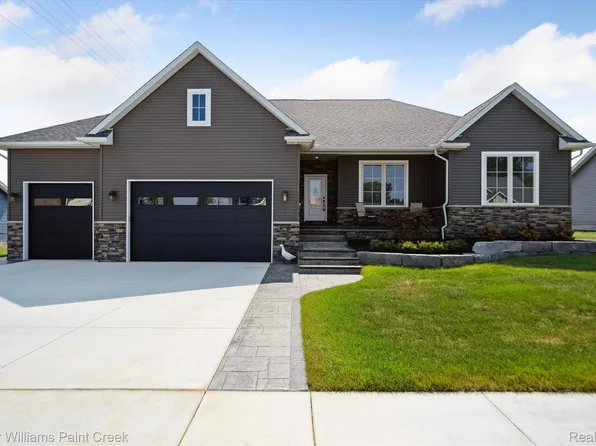 7804 Yorkshire Dr, Almont, MI 48003