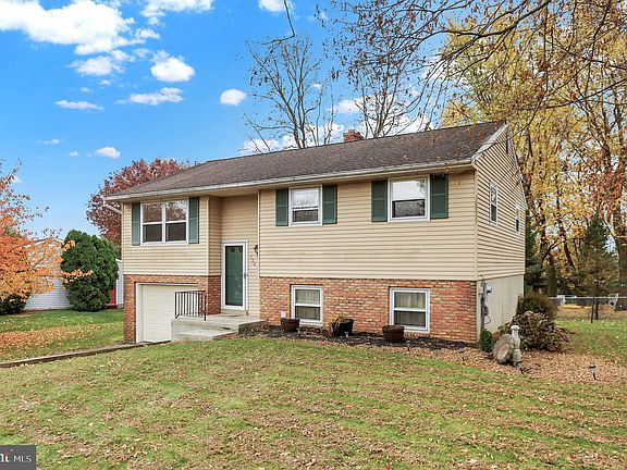 2nd image of 306 E Carpenter Ave