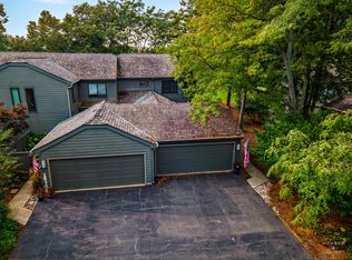 320 Oak Hill Rd, Lake Barrington, IL 60010