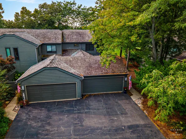 320 Oak Hill Rd, Lake Barrington, IL 60010