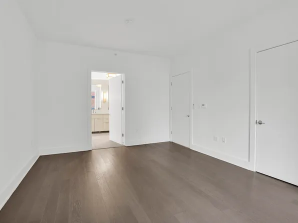 9 Avenue At Port Imperial image 19 of 50