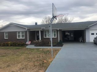 9 Sylvia Ln, Pelzer, SC 29669
