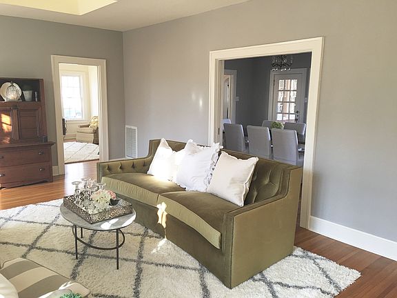5th image of 749 Elmwood Dr